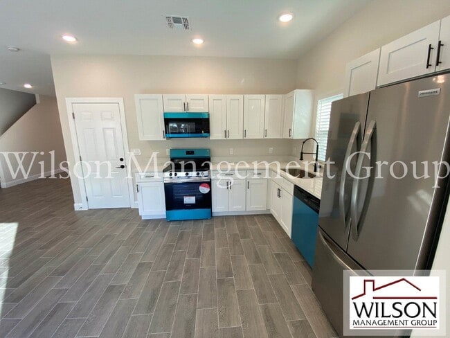 Building Photo - 732 S Lee Ave