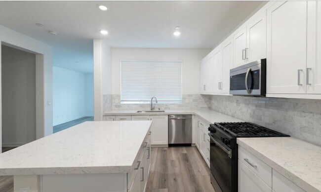 Building Photo - 1509 Painted Cave Ave