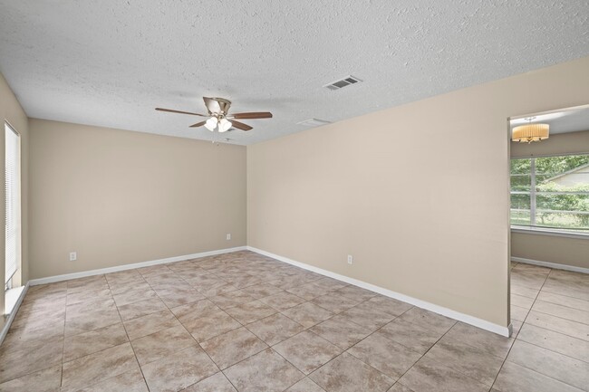 Building Photo - 2304 Cedar Bayou Rd