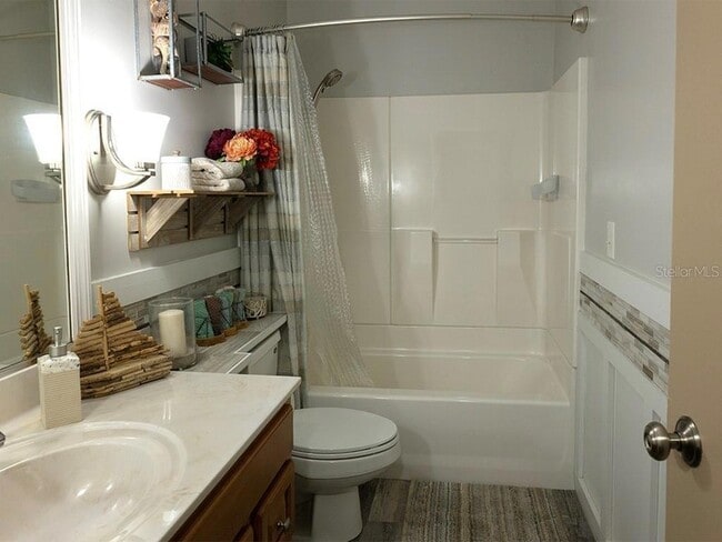 Building Photo - 380 Base Ave E