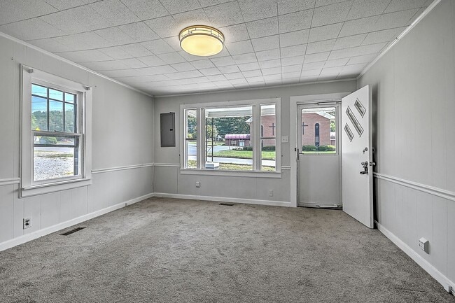 Building Photo - 109 Bettie St