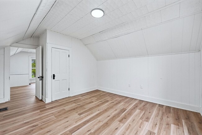 Building Photo - Cozy 3BR with Covered Front Porch