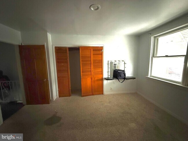 Building Photo - 2553 Carroll St