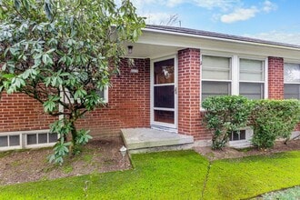 Building Photo - 6610 E Burnside St