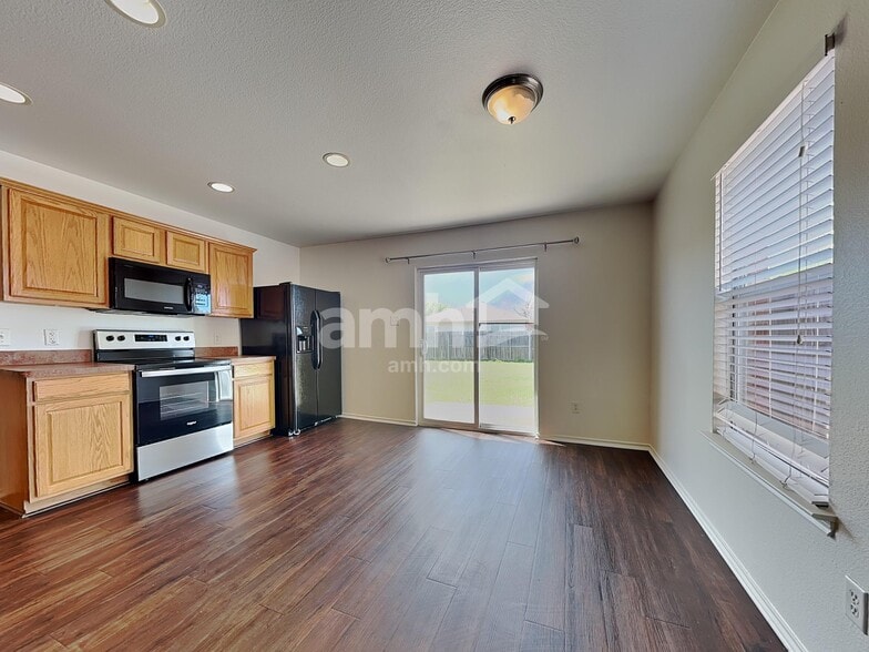 Building Photo - 9421 Pastime Ct