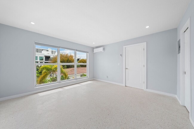 Building Photo - 3220 NE 7th Pl