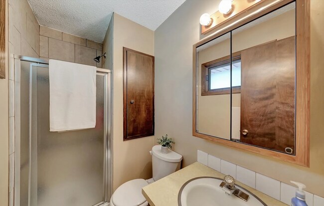 Building Photo - 820 Indian Hills Dr