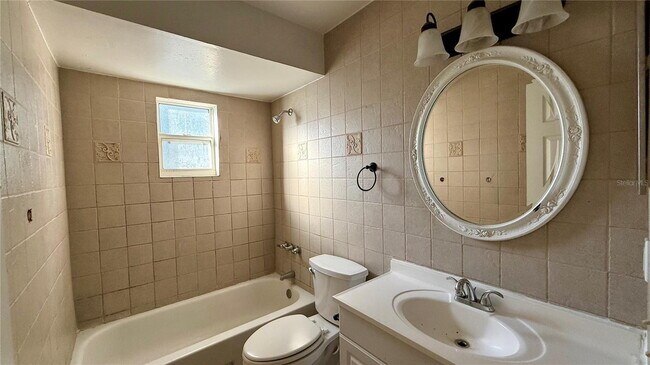 Building Photo - 126 Zacalo Way