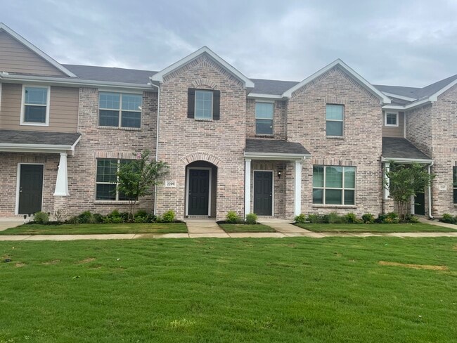 Building Photo - 2209 Greystone Dr