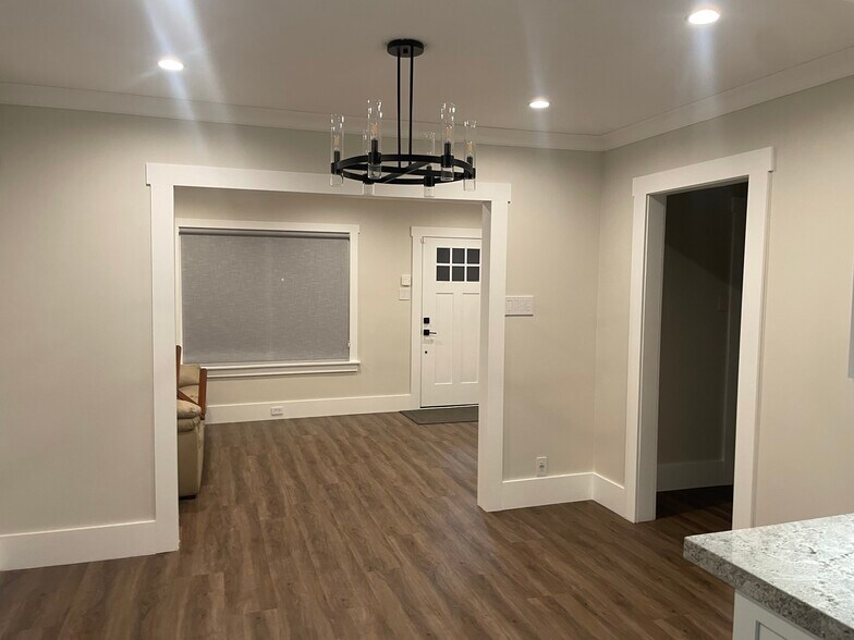 Entry - 3809 Brunswick Ave