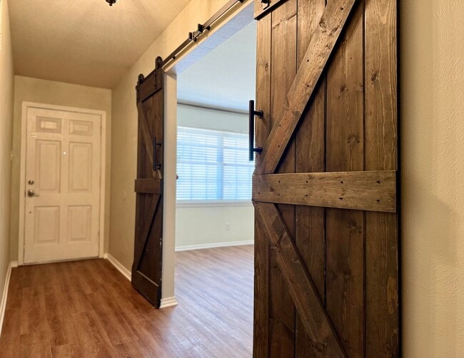 Building Photo - House For Rent