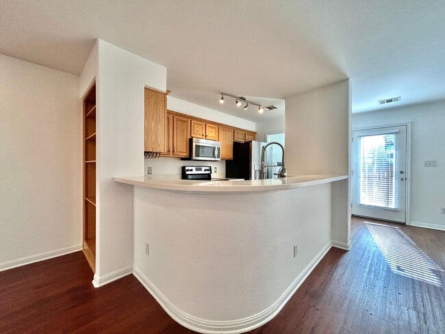 Building Photo - Charming 2-bedroom, 2.5-bathroom home at The Arbors at Riverside