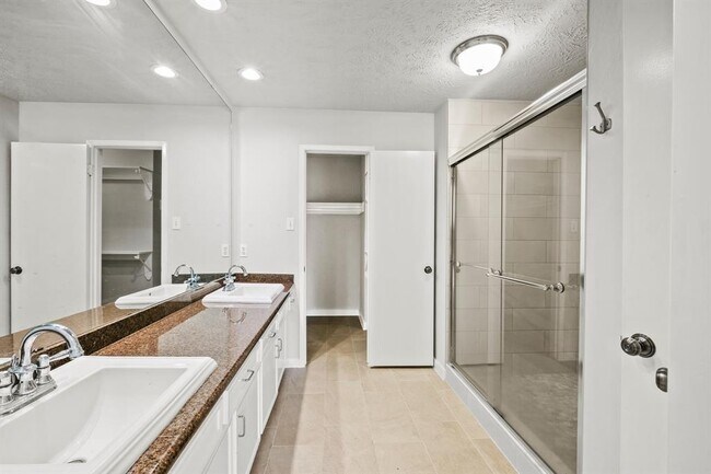 Building Photo - 2815 Edgewood Dr