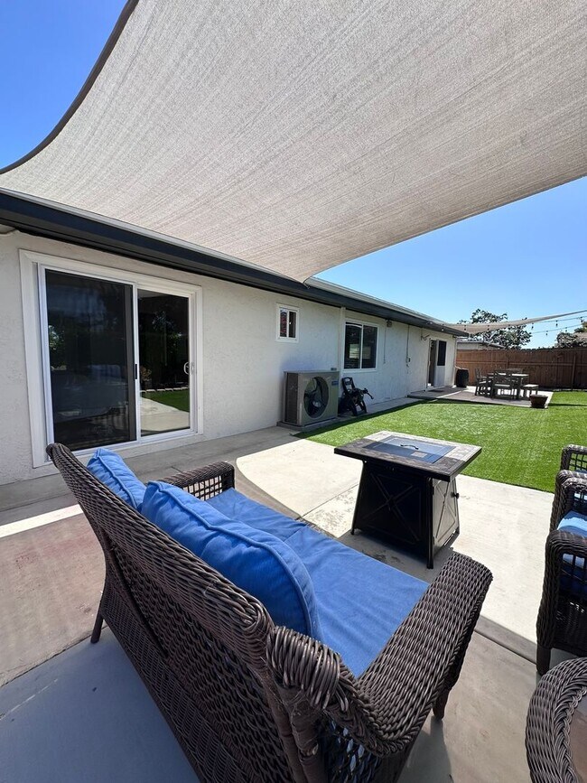 Building Photo - Open Floor Plan in this Stunning 3 bedroom 2 bath home in Imperial Beach!