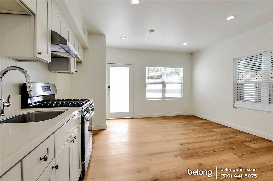 Primary Photo - 2205 Camden Ave