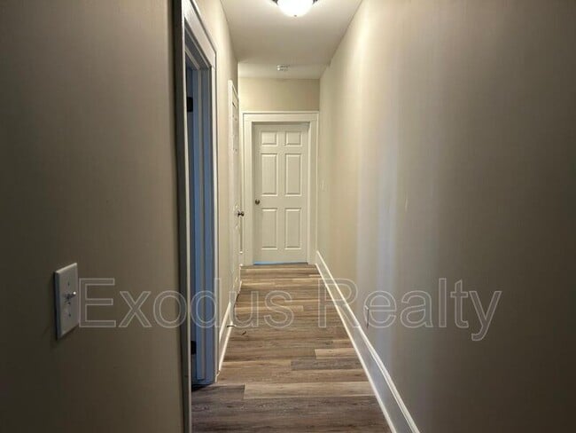 Building Photo - 311 Bracken St