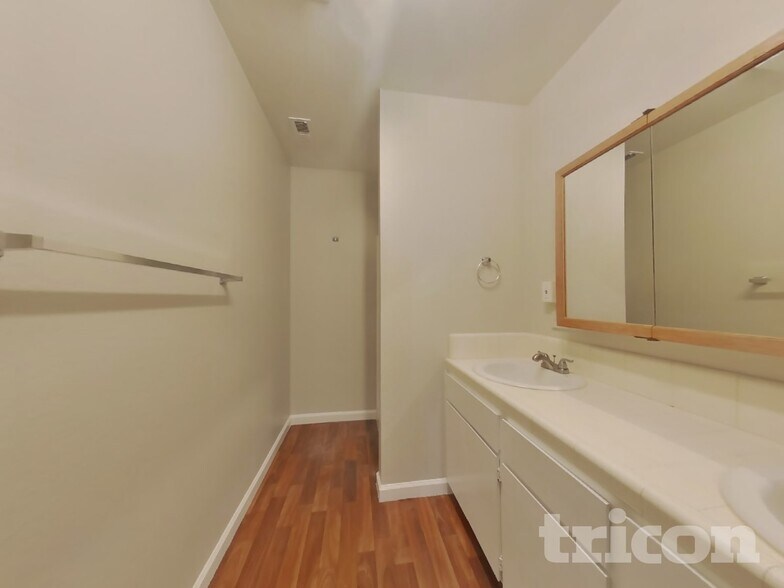 Building Photo - 2024 Bavil Dr