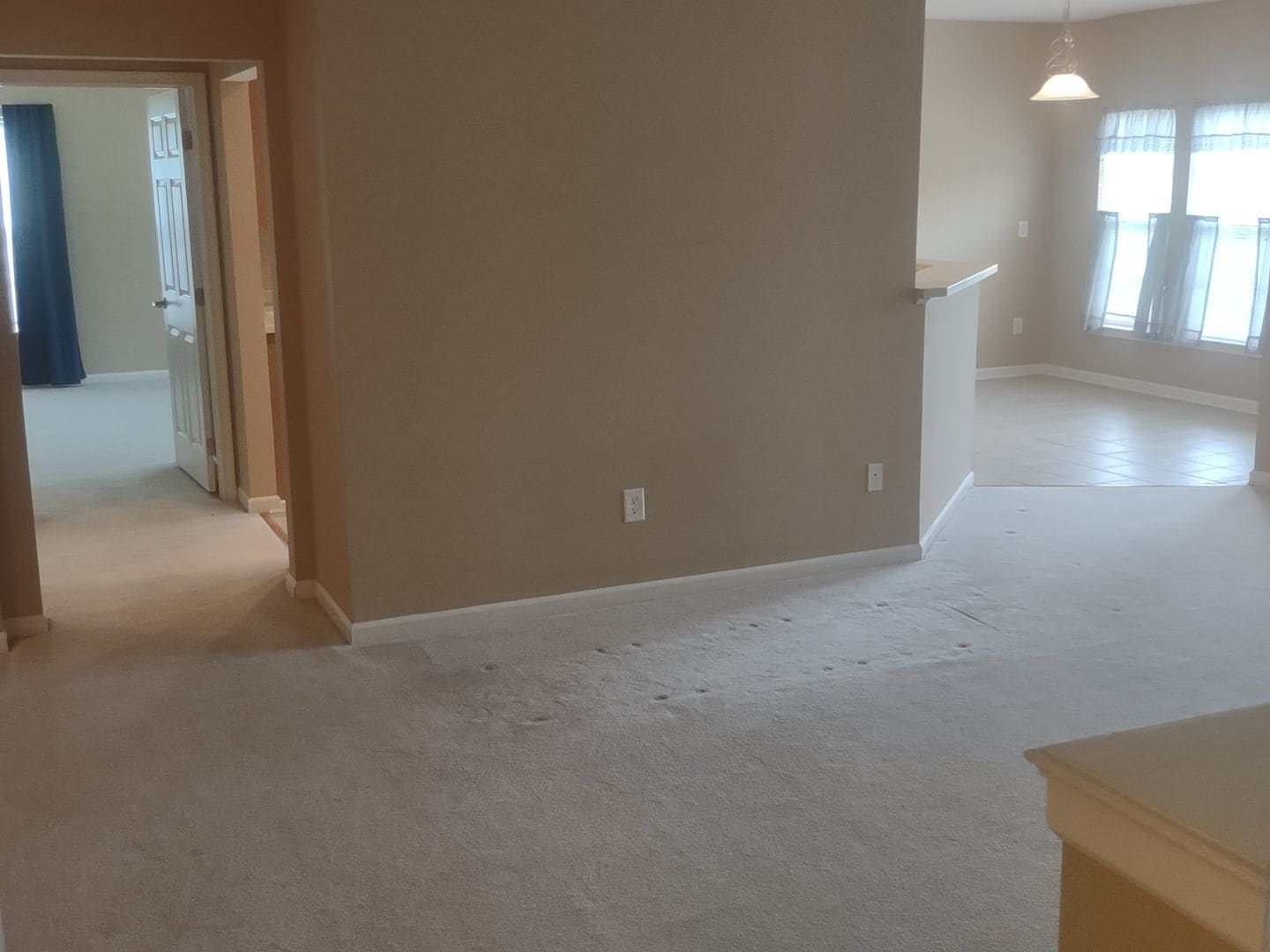 Building Photo - 812 Long Dr