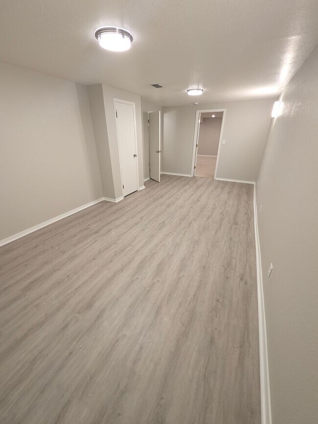 Building Photo - 1216 Robin Dr