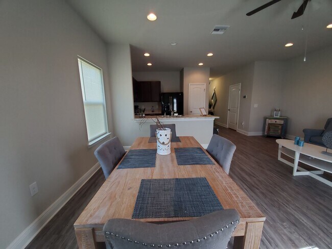 Building Photo - 5764 Callaway Cir