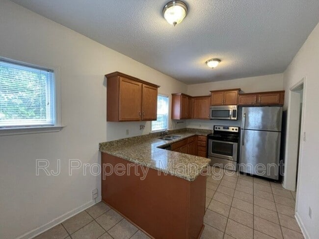 Building Photo - 641 S Greer St