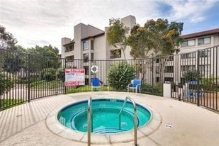 Building Photo - 5665 Friars Rd