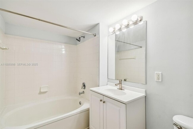 Building Photo - 2945 NE 185th St