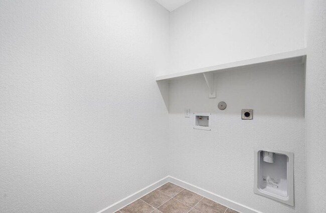 Building Photo - 9730 Bixby Crk Dr