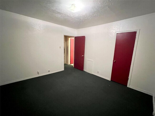 Building Photo - 2330 Seevers Ave