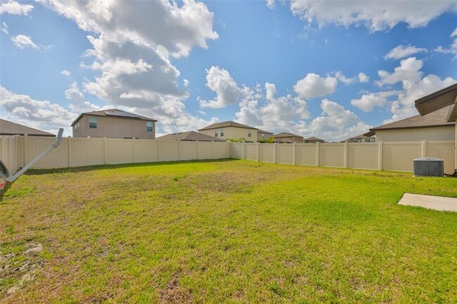Building Photo - 15411 Miller Creek Dr