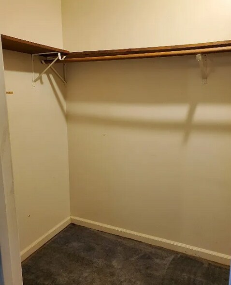 Closet - 146 Woodfield Pl