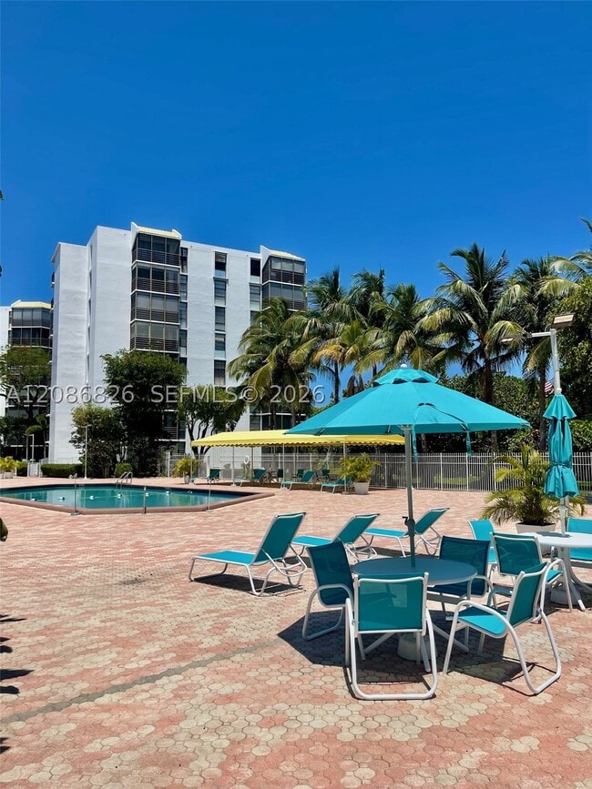Building Photo - 20400 W Country Club Dr
