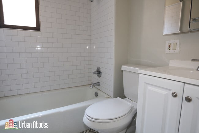 Building Photo - 1220 N Dearborn St