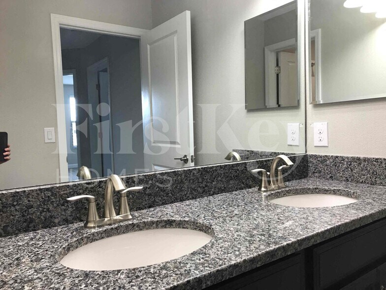 Building Photo - 9901 Victory Gallop Loop