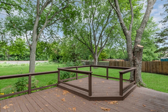 Building Photo - 30W274 Brighton Ct