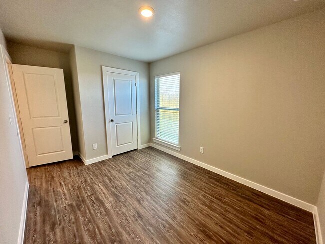 Building Photo - Indulge in Luxury: Upscale 3-Bedroom Duplex for Rent in Coveted Harvest Neighborhood