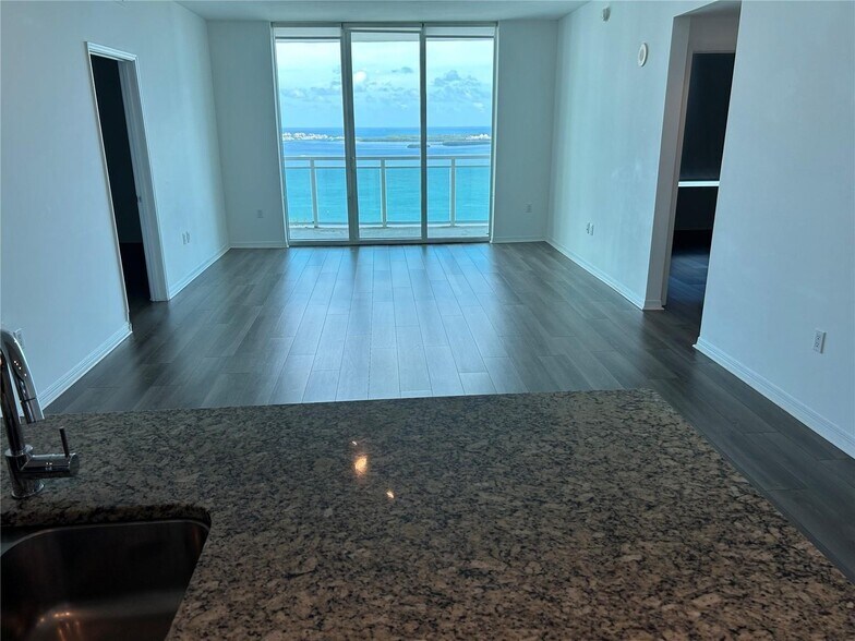 Building Photo - 951 Brickell Ave