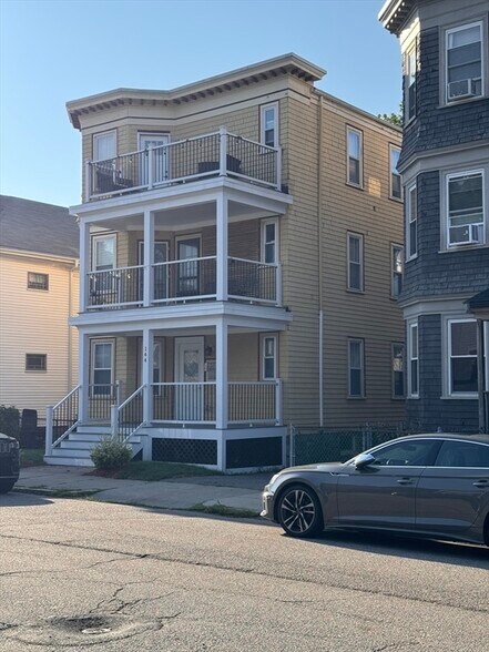 Building Photo - 144 Minot St