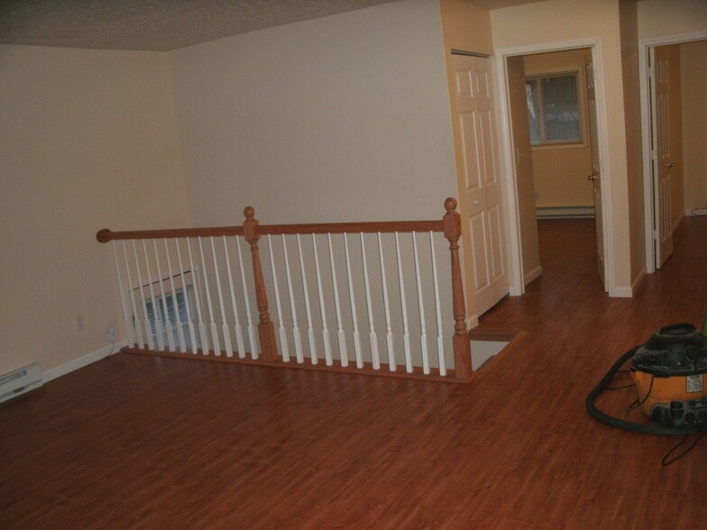 Building Photo - 3850 Sutherland Ave
