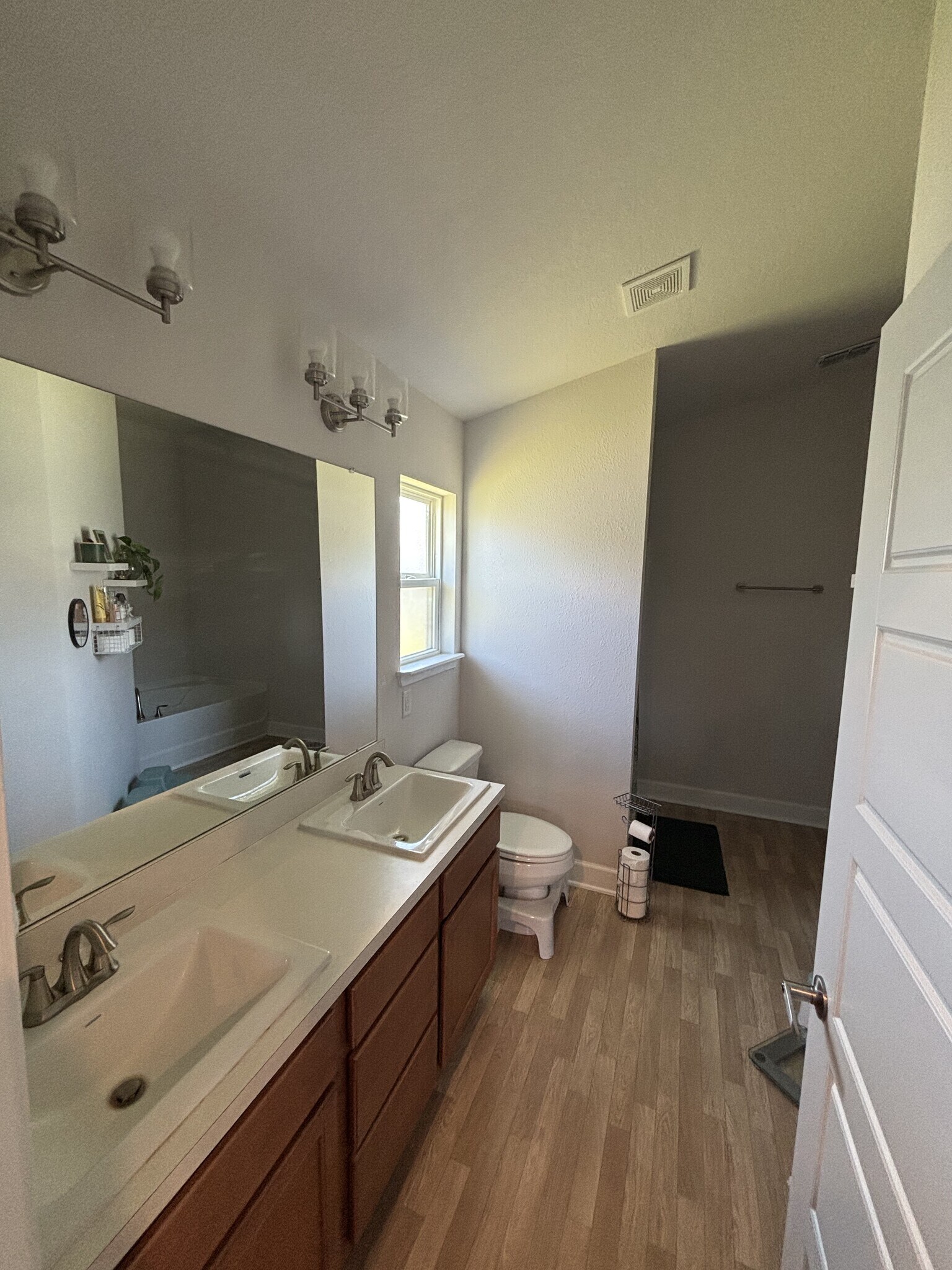 Building Photo - 9835 Olivia St