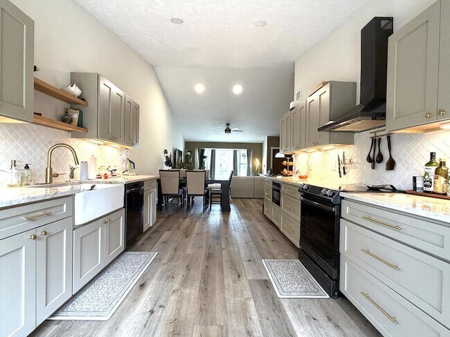 Building Photo - 4492 Brook Dr