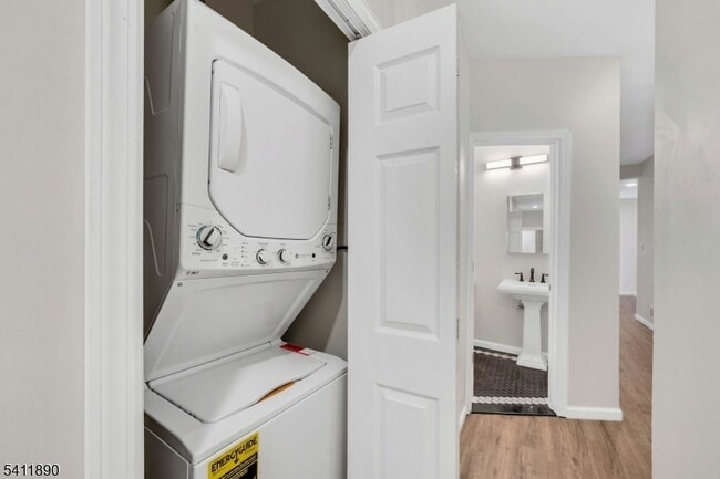 Building Photo - 30 Linden Ave