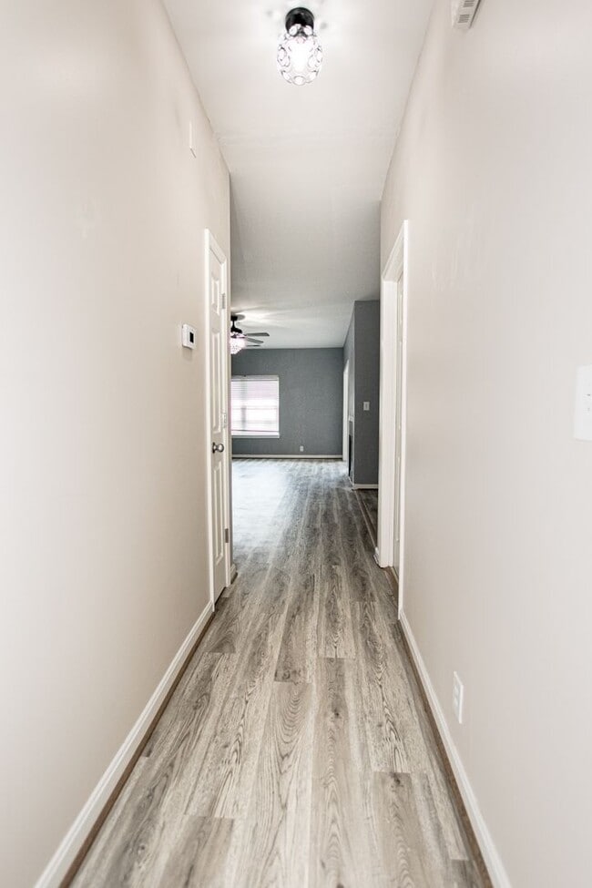 Building Photo - Stunning Two Bedroom, Two Bathroom Apartme...