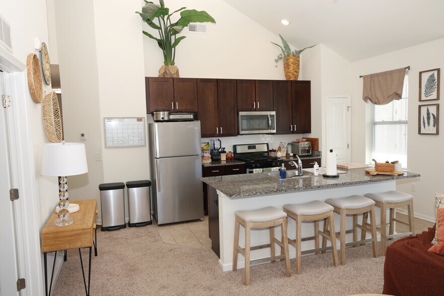 Building Photo - 233 US-206