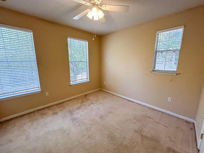 Building Photo - Garland #861