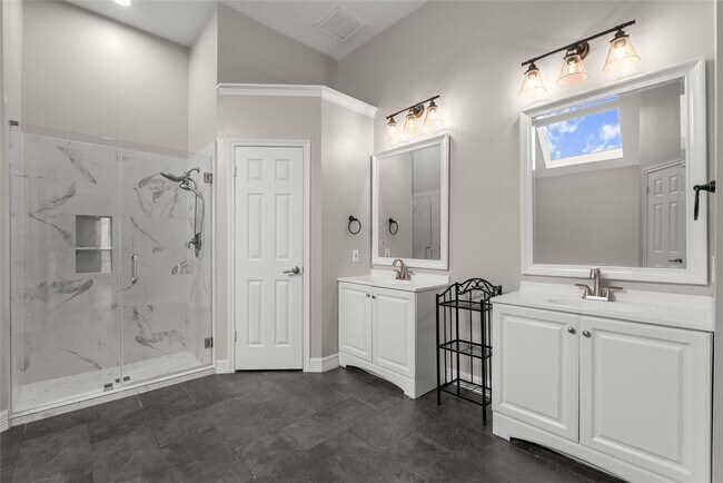 Building Photo - 2105 Murfield Dr