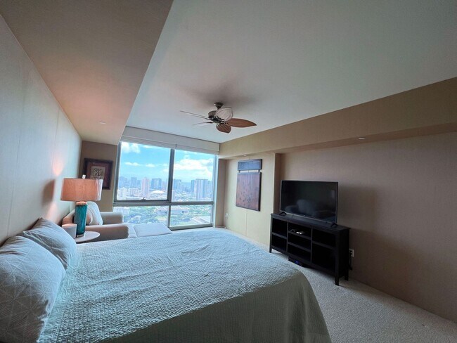 Building Photo - Luxurious Penthouse Living in Downtown Honolulu!