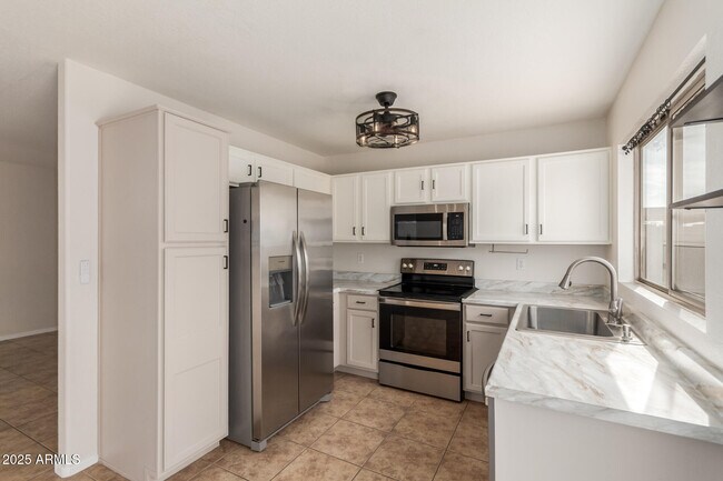 Building Photo - 6932 S Russet Sky Way