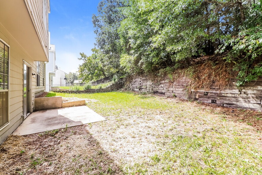 Building Photo - 6520 Eastbriar Dr