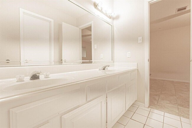 Building Photo - 13103 Rincon Dr